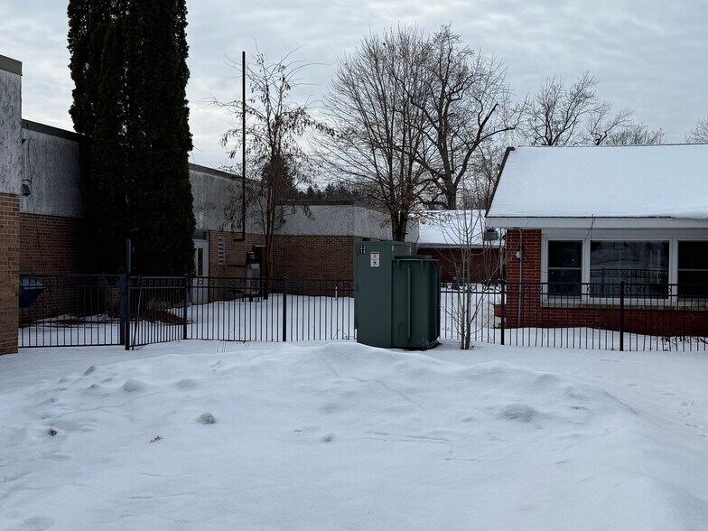More Photos Of 165 S Chet Krause Dr, Iola Multifamily For Sale