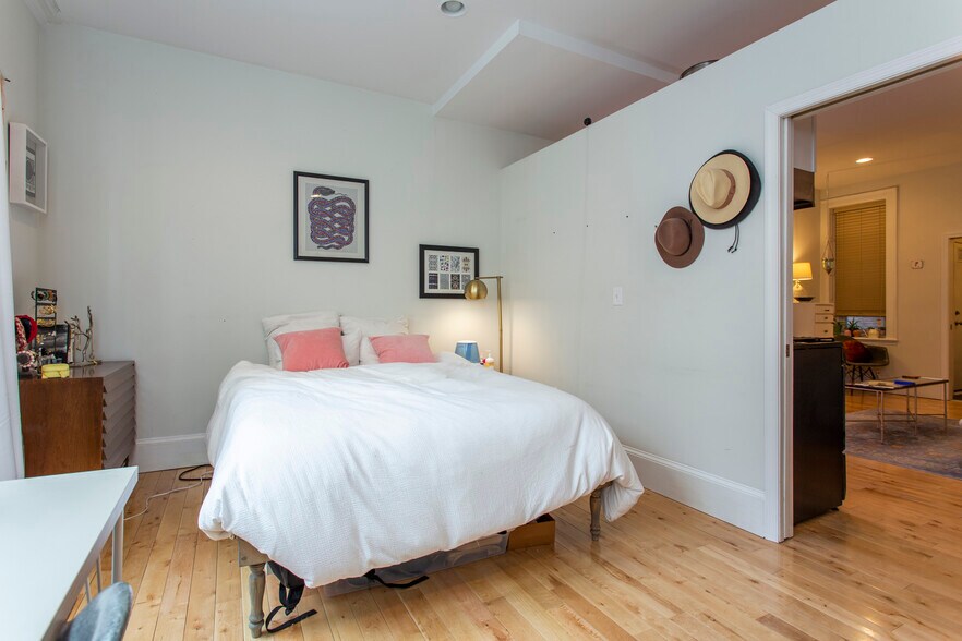 More Photos Of 2020 Locust St, Philadelphia Apartments For Sale