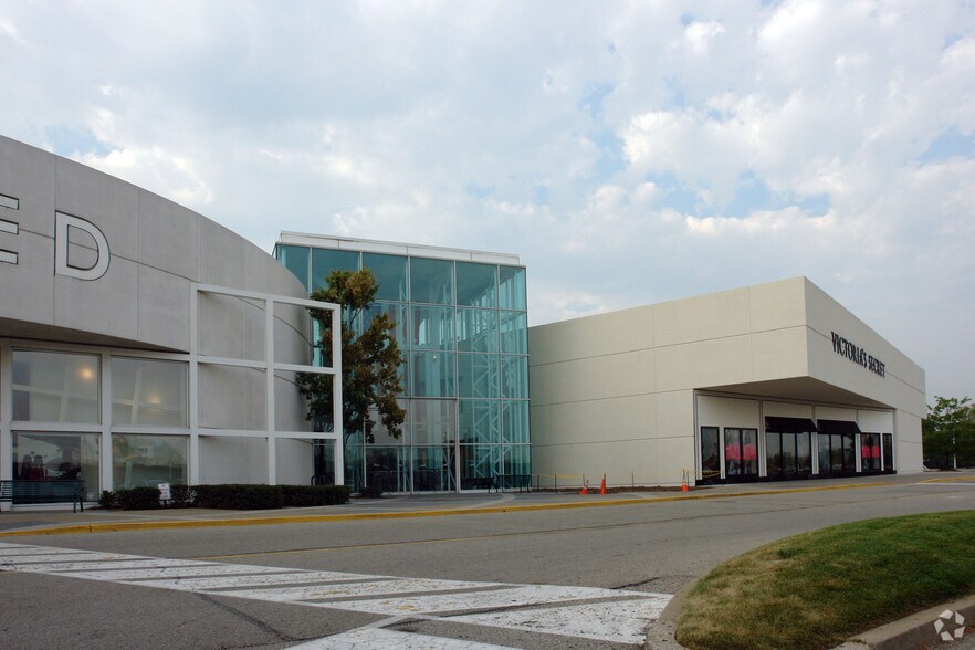 More Photos Of 5000 Shelbyville Rd, Louisville Freestanding For Lease