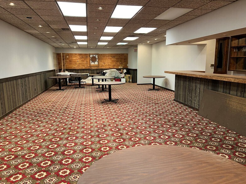 More Photos Of 881 E Dixie Dr, West Carrollton Light Distribution For Lease