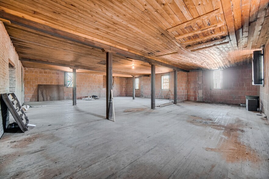 More Photos Of 15300 Greenwood Rd, South Holland Manufacturing For Sale