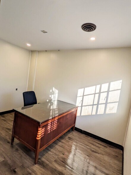 More Photos Of 2706 W 11th St, Little Rock Light Manufacturing For Sale