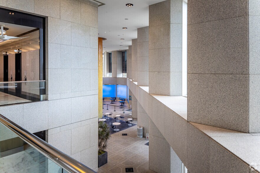 More Photos Of 200 S Biscayne Blvd, Miami Office For Lease