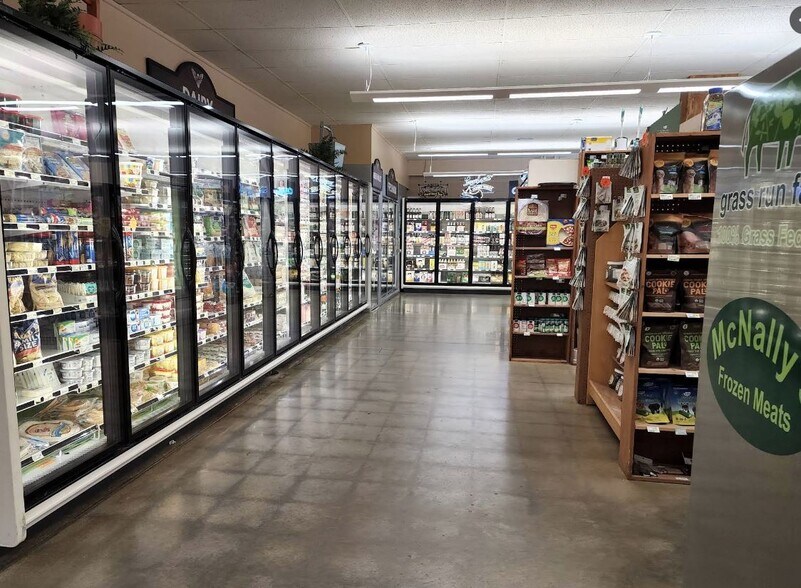 More Photos Of 1026 Main St, Grinnell Supermarket For Sale