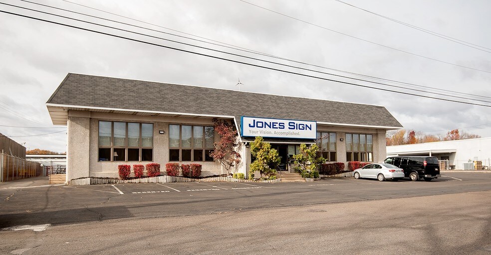 Primary Photo Of 400 Mack Dr, Croydon Flex For Lease