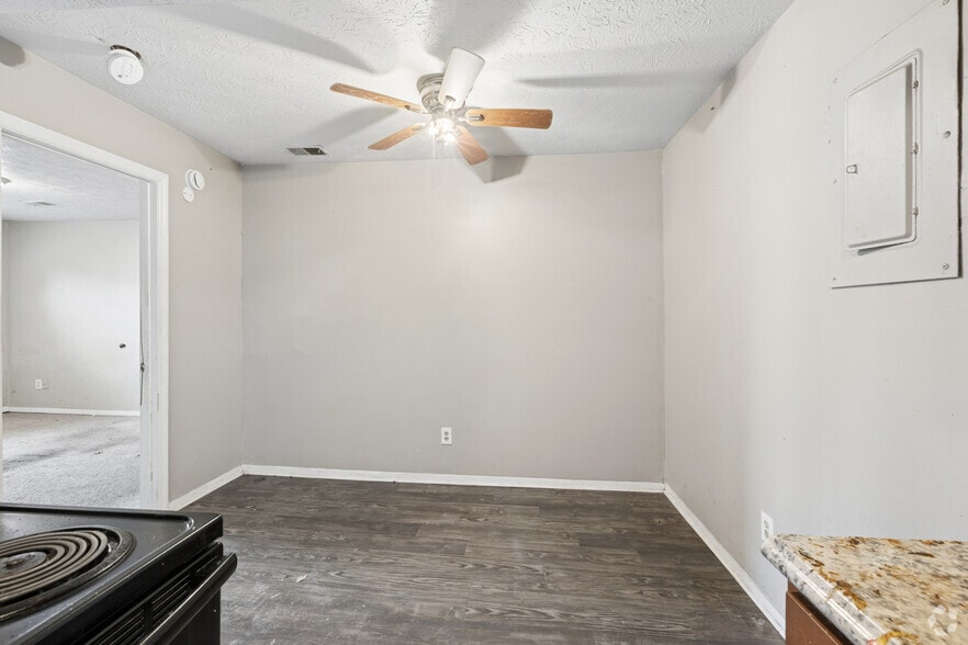 More Photos Of 2045 Cambridge Dr, Lexington Apartments For Sale