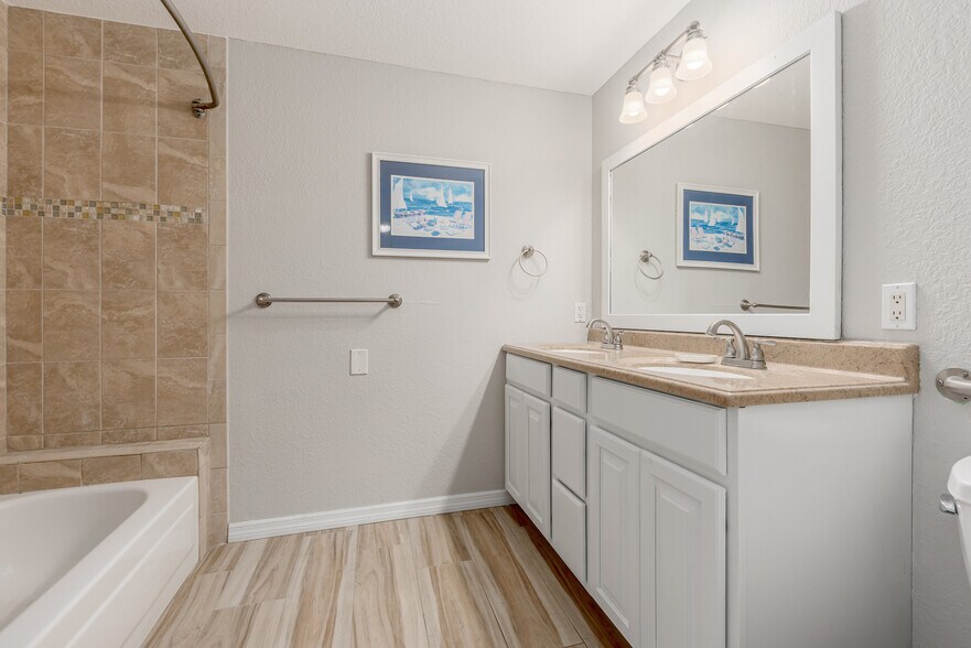 More Photos Of 806 Indian River Dr, Sebastian Marina For Sale