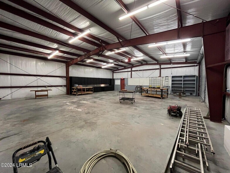 More Photos Of 25 Toppers Ln, Beaufort Office Residential For Sale