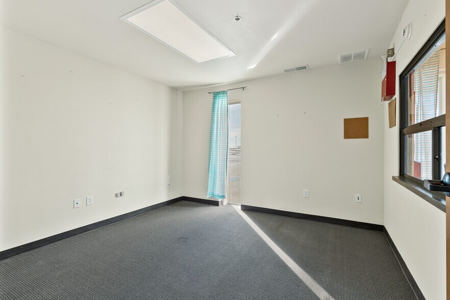 More Photos Of 26243 State Highway 51, Wagoner Medical For Sale