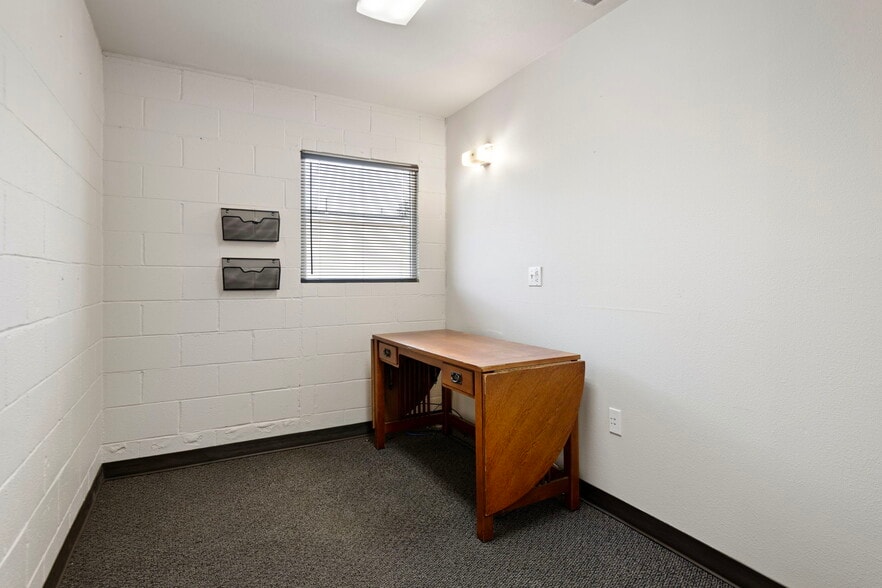 More Photos Of 16440 Finley Butte Rd, La Pine Office For Sale