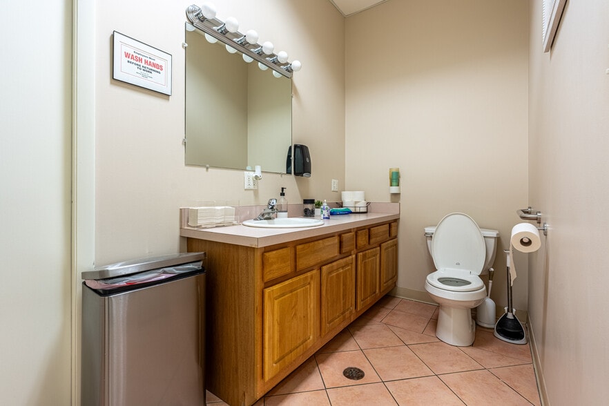 More Photos Of 3302 Grove Ave, Berwyn Medical For Lease