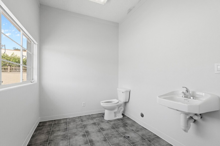 More Photos Of 1192 N White Ave, Pomona Office For Lease