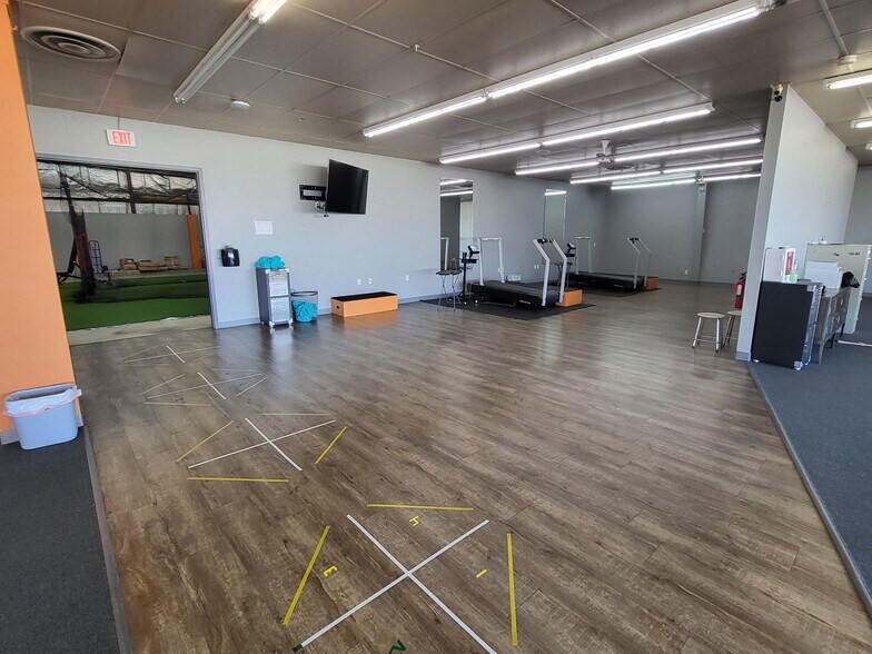 More Photos Of 1414 Interstate Loop, Bismarck General Retail For Sale