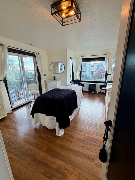 More Photos Of 1320 Market St, Kirkland Office For Lease