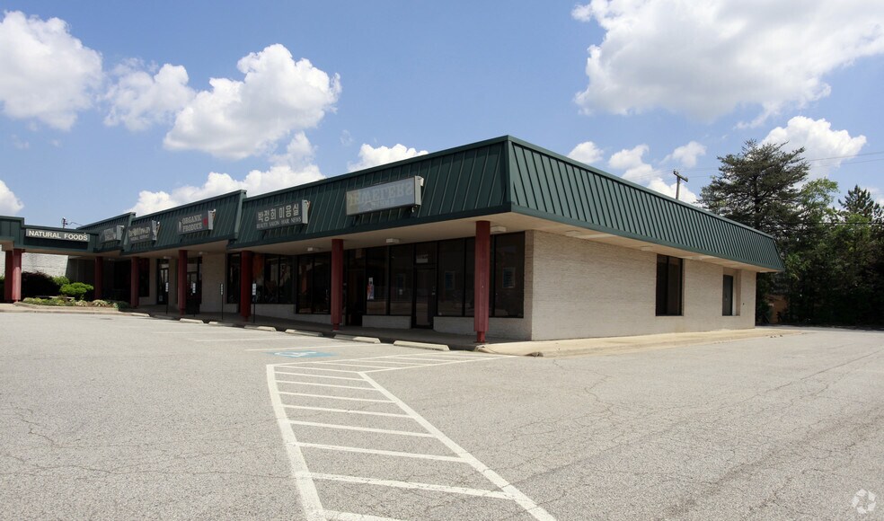 More Photos Of 4201 John Marr Dr, Annandale Unknown For Lease