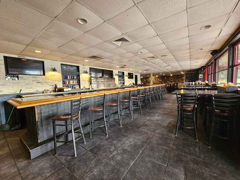 More Photos Of 2505 Manatee Ave E, Bradenton Restaurant For Sale