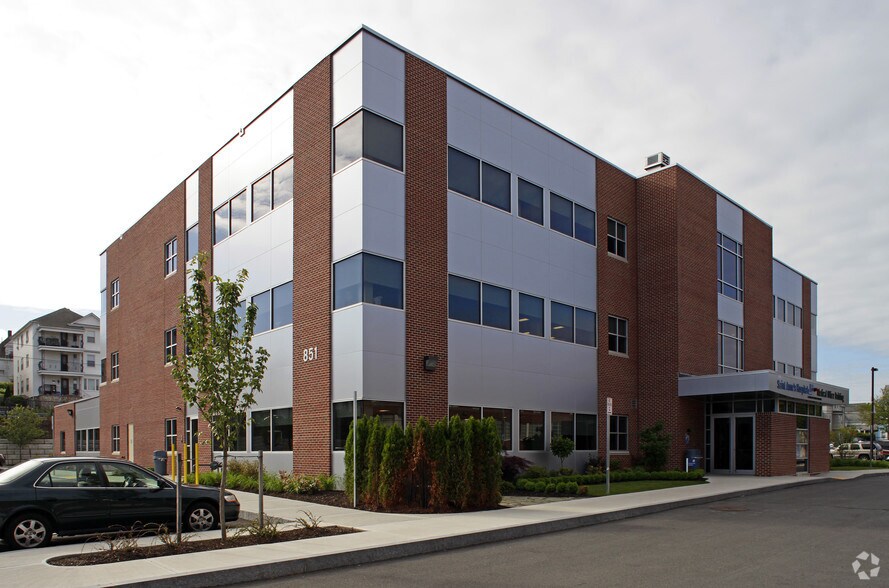 Primary Photo Of 851 Middle St, Fall River Medical For Lease
