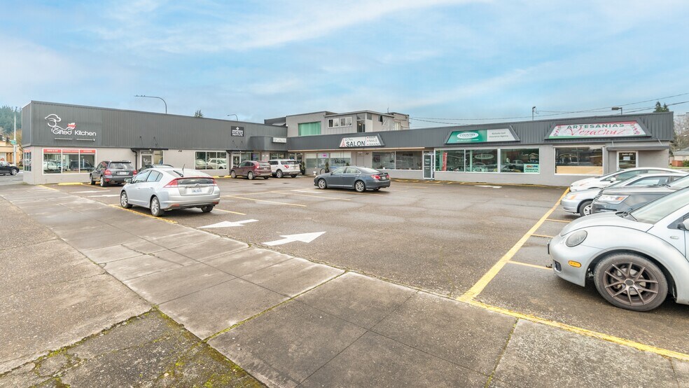 More Photos Of 717 Vandercook Way, Longview Storefront For Lease