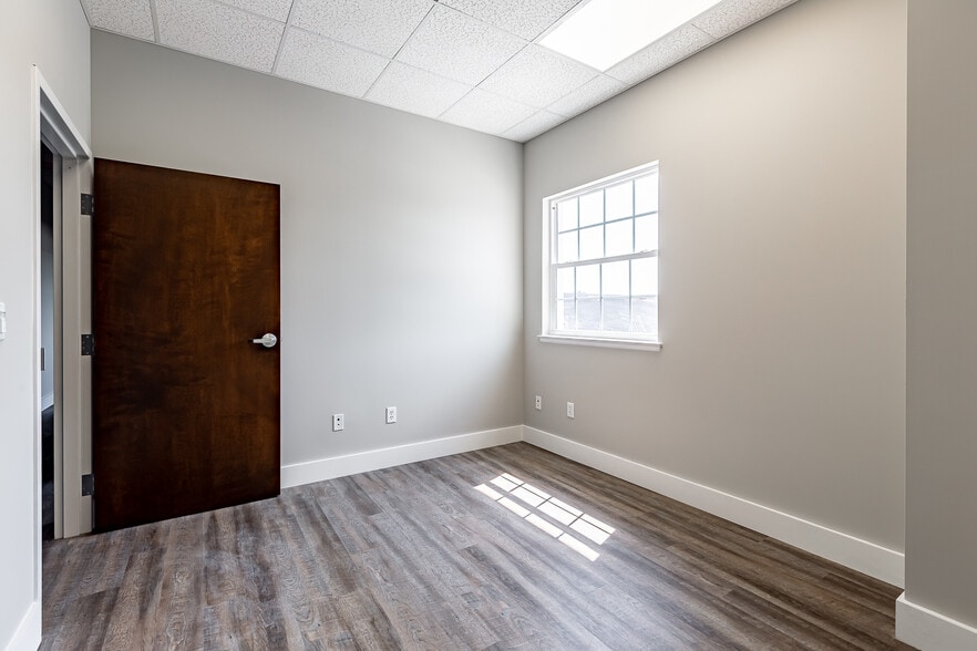 More Photos Of 1500 E Venice Ave, Venice Office For Sale