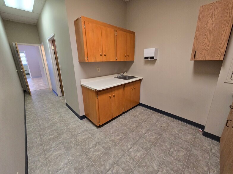 More Photos Of 5580 45 St, Red Deer General Retail For Lease