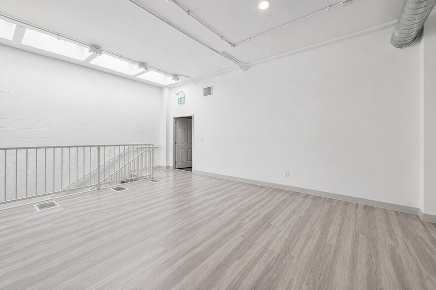More Photos Of 8543 Venice Blvd, Los Angeles Loft Creative Space For Lease
