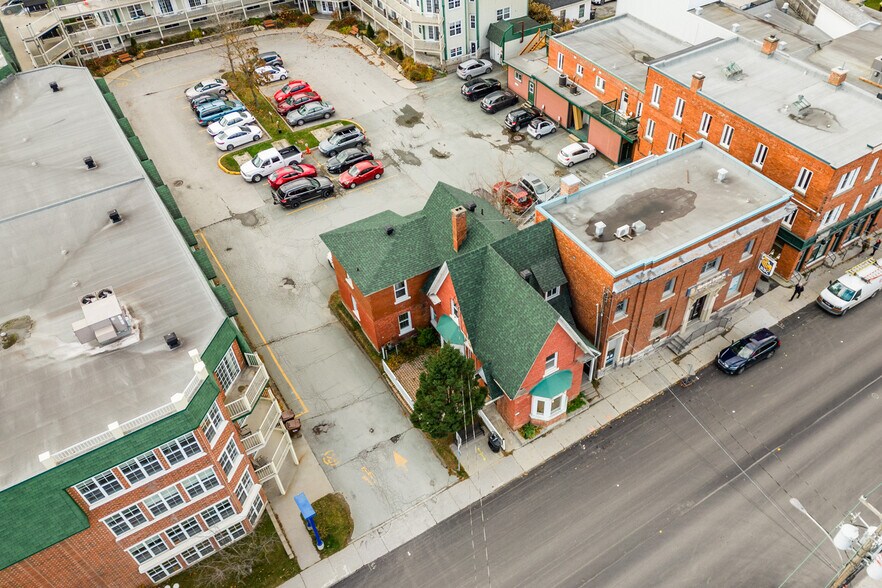 More Photos Of 127 Rue Queen, Sherbrooke Office Residential For Sale