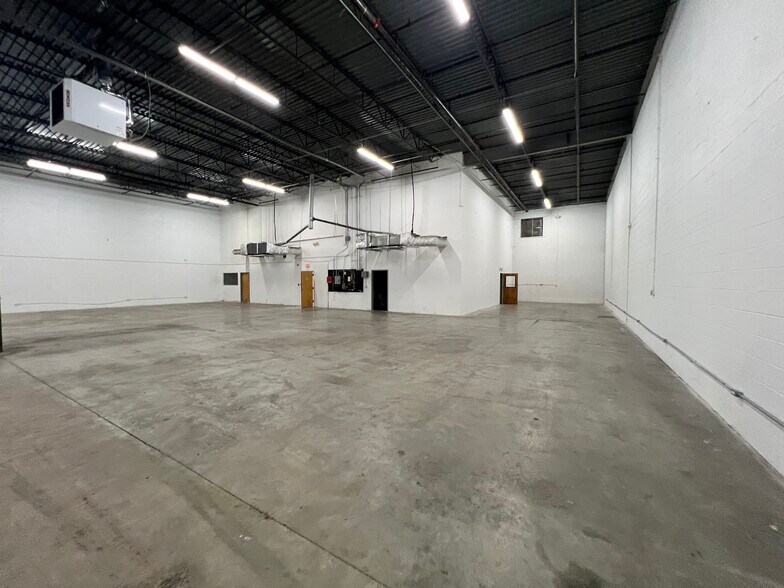 More Photos Of 2575 Cobb International Blvd, Kennesaw Warehouse For Lease