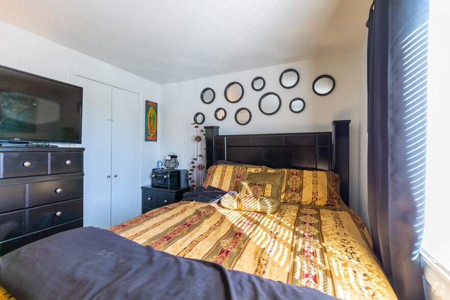 More Photos Of 6028 Vanderbilt Dr, Mount Morris Apartments For Sale