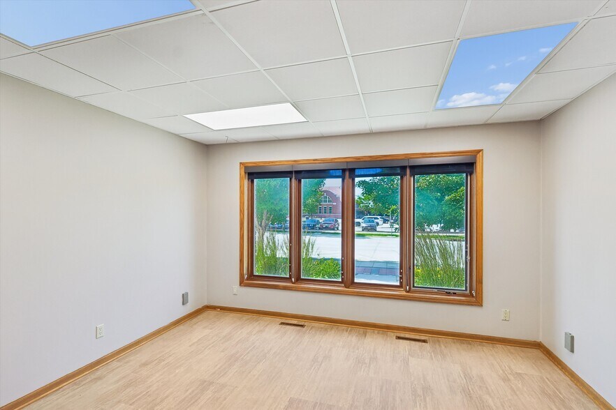 More Photos Of 535 Main St, Ames Office For Lease