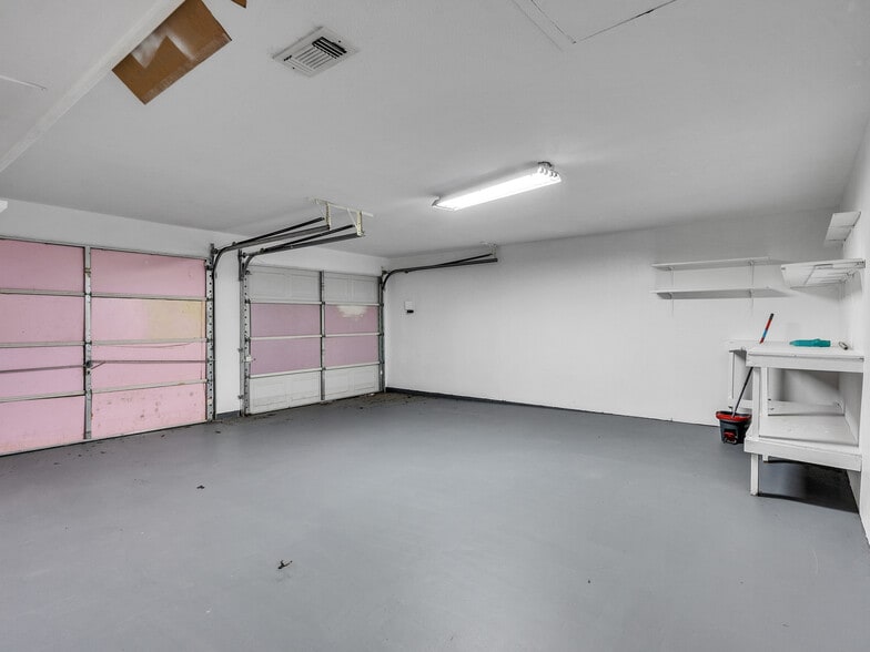 More Photos Of 2002 W Highway 6, Alvin Office For Sale