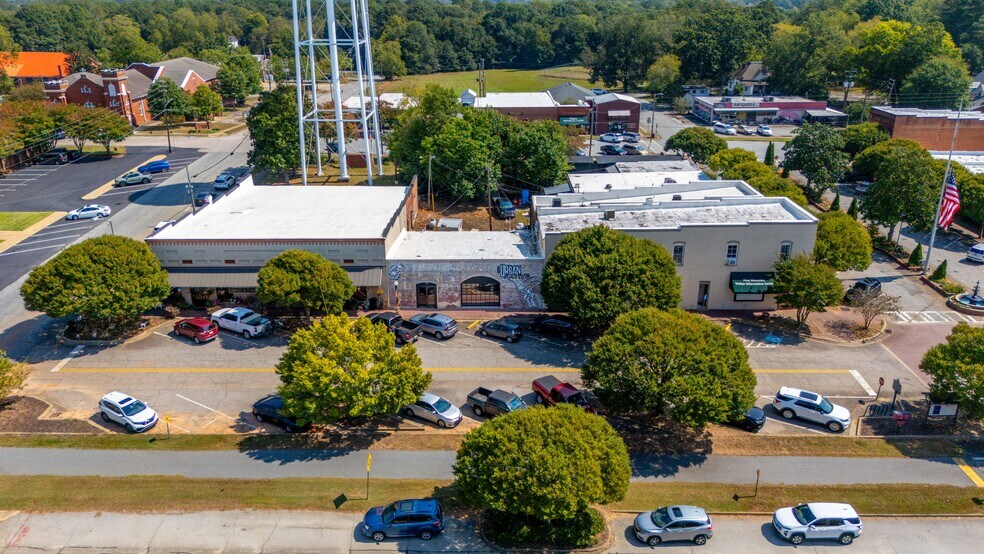 More Photos Of 76 Main st, Pine Mountain General Retail For Sale