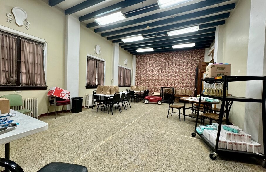 More Photos Of 118 E Court St, Paris Hotel For Sale