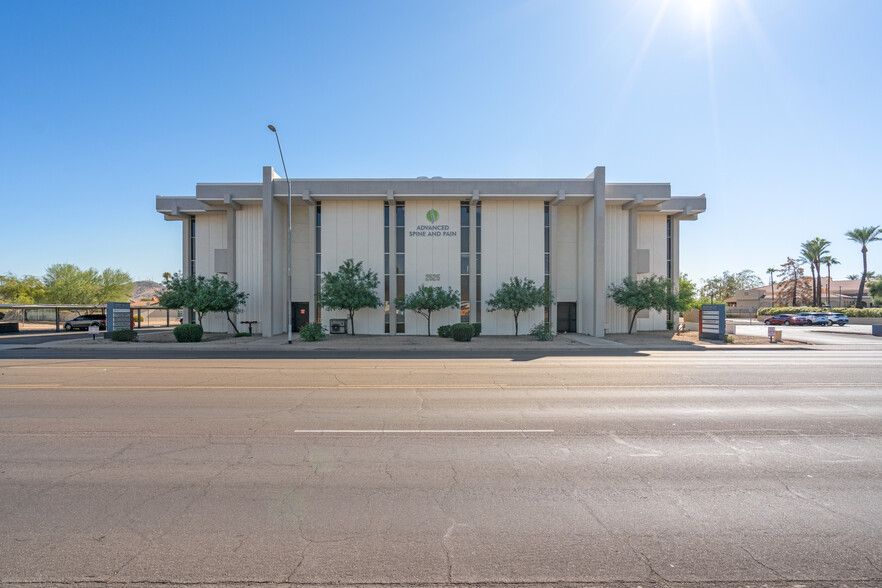 Primary Photo Of 2525 W Greenway Rd, Phoenix Medical For Lease