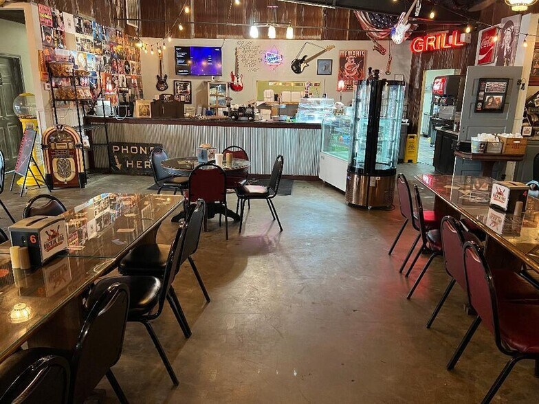 More Photos Of 2121 Batesville Blvd, Southside Restaurant For Sale