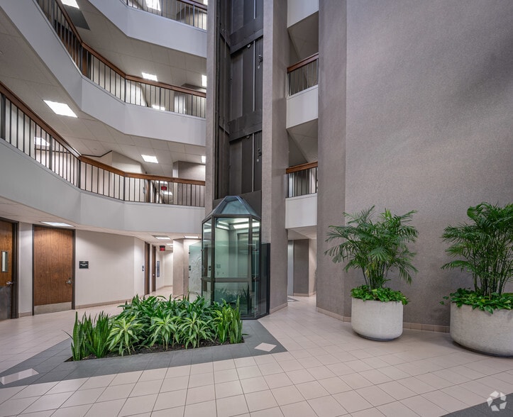 More Photos Of 2000 S Dairy Ashford Rd, Houston Office For Lease