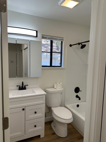 More Photos Of 1805 V St, Sacramento Dormitory For Sale