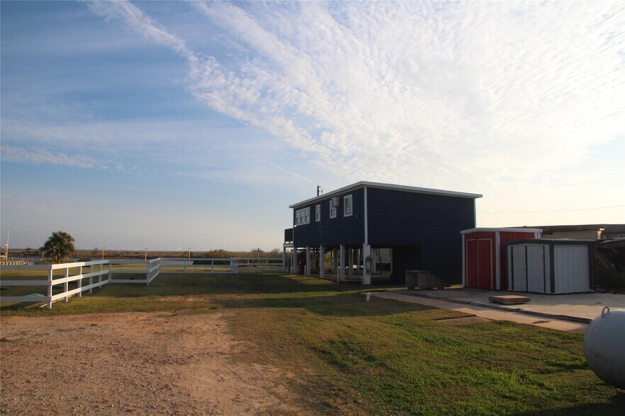 More Photos Of 5202 County Road 469, Brazoria Apartments For Sale