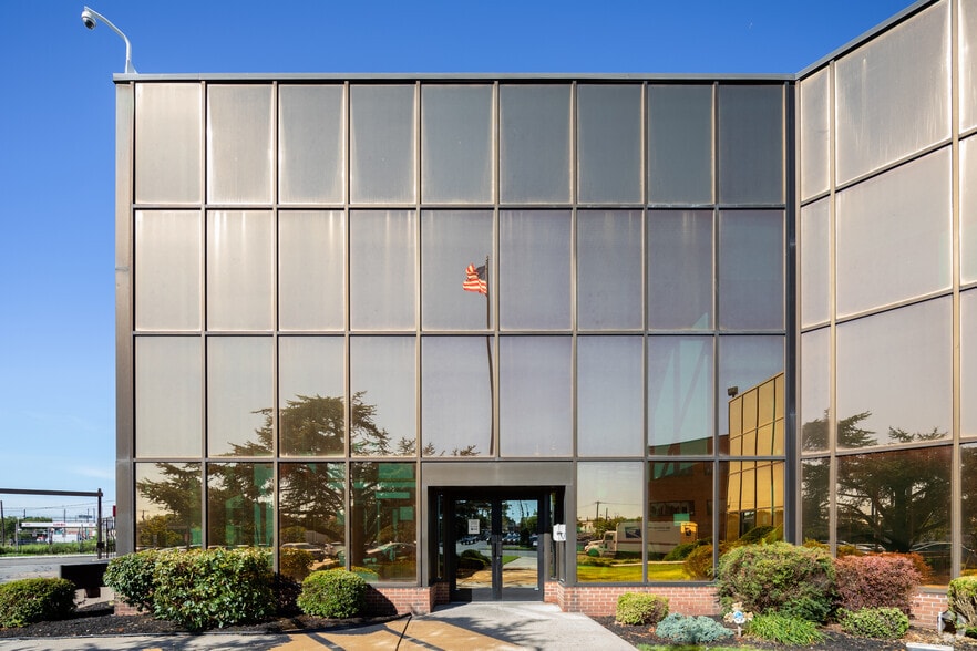 More Photos Of 375 McCarter Hwy, Newark Office For Lease
