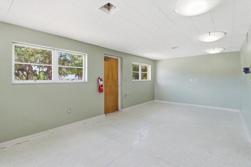 More Photos Of 18150 SE 72 Ave, Inglis Office For Sale