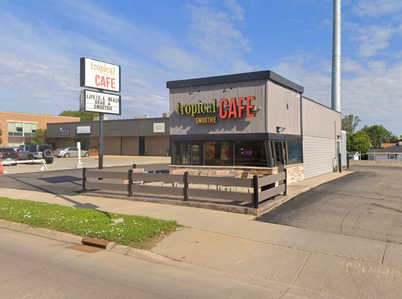 Primary Photo Of 1461 6th St, Brookings General Retail For Sale