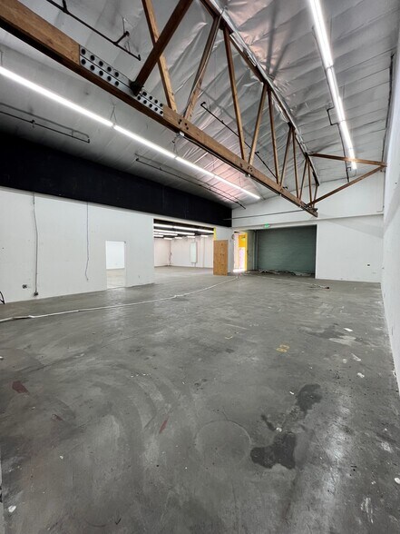 More Photos Of 3049 La Cienega Blvd, Culver City Warehouse For Lease