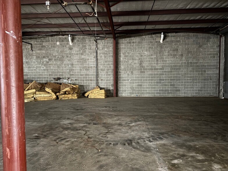 More Photos Of 201 N Pacific St, Conroe Freestanding For Lease