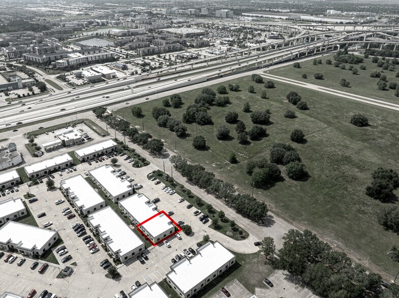 More Photos Of 633 E Fernhurst Dr, Katy Medical For Sale