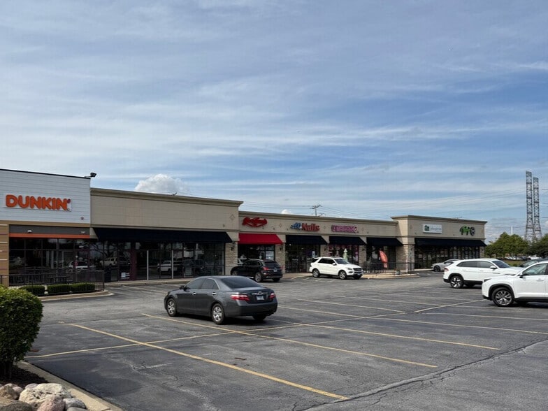 More Photos Of 241 Genesis Dr, North Aurora Unknown For Lease