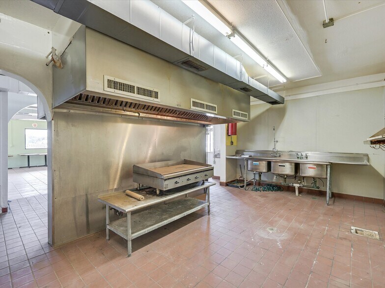 More Photos Of 1201 E Long Ave, Fort Worth General Retail For Sale