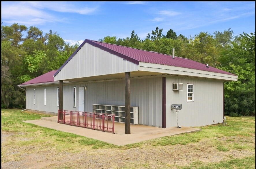 Primary Photo Of 4 Oklahoma Blvd, Alva Freestanding For Sale