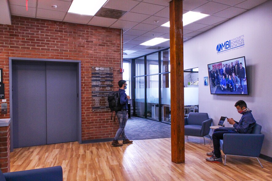 More Photos Of 17 Briden St, Worcester Manufacturing For Lease