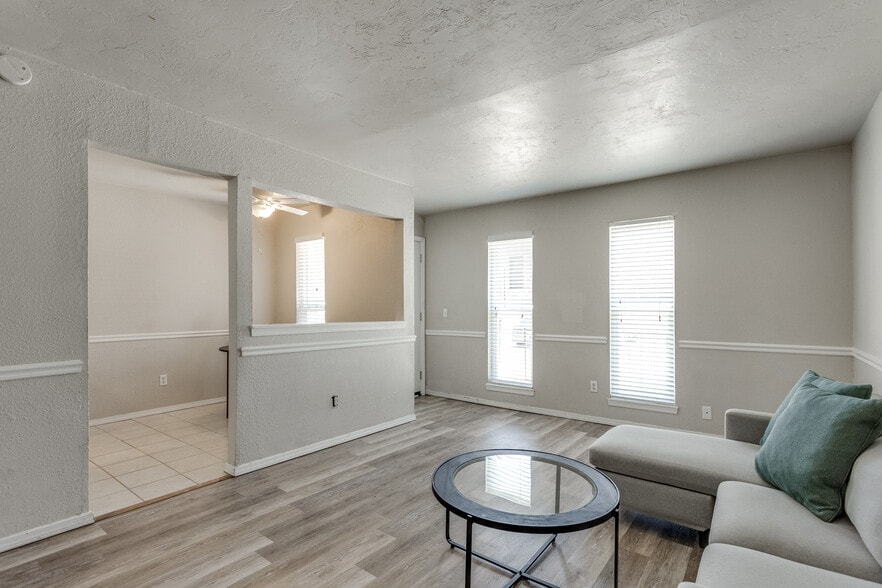 More Photos Of NW 10th St & N Classen Blvd, Oklahoma City Apartments For Sale