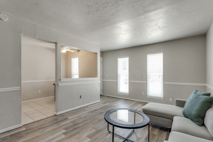 More Photos Of NW 10th St & N Classen Blvd, Oklahoma City Apartments For Sale