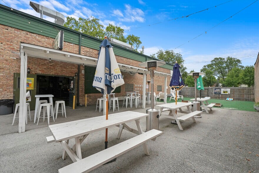 More Photos Of 10618 S Western Ave, Chicago Bar For Sale